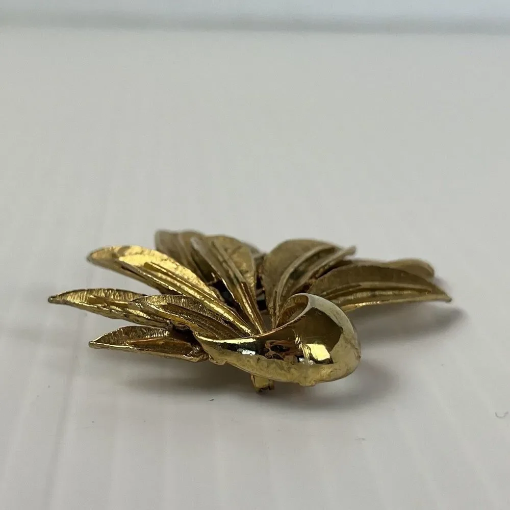 Vintage Flower Feather Texture Brooch Gold Tone Pin